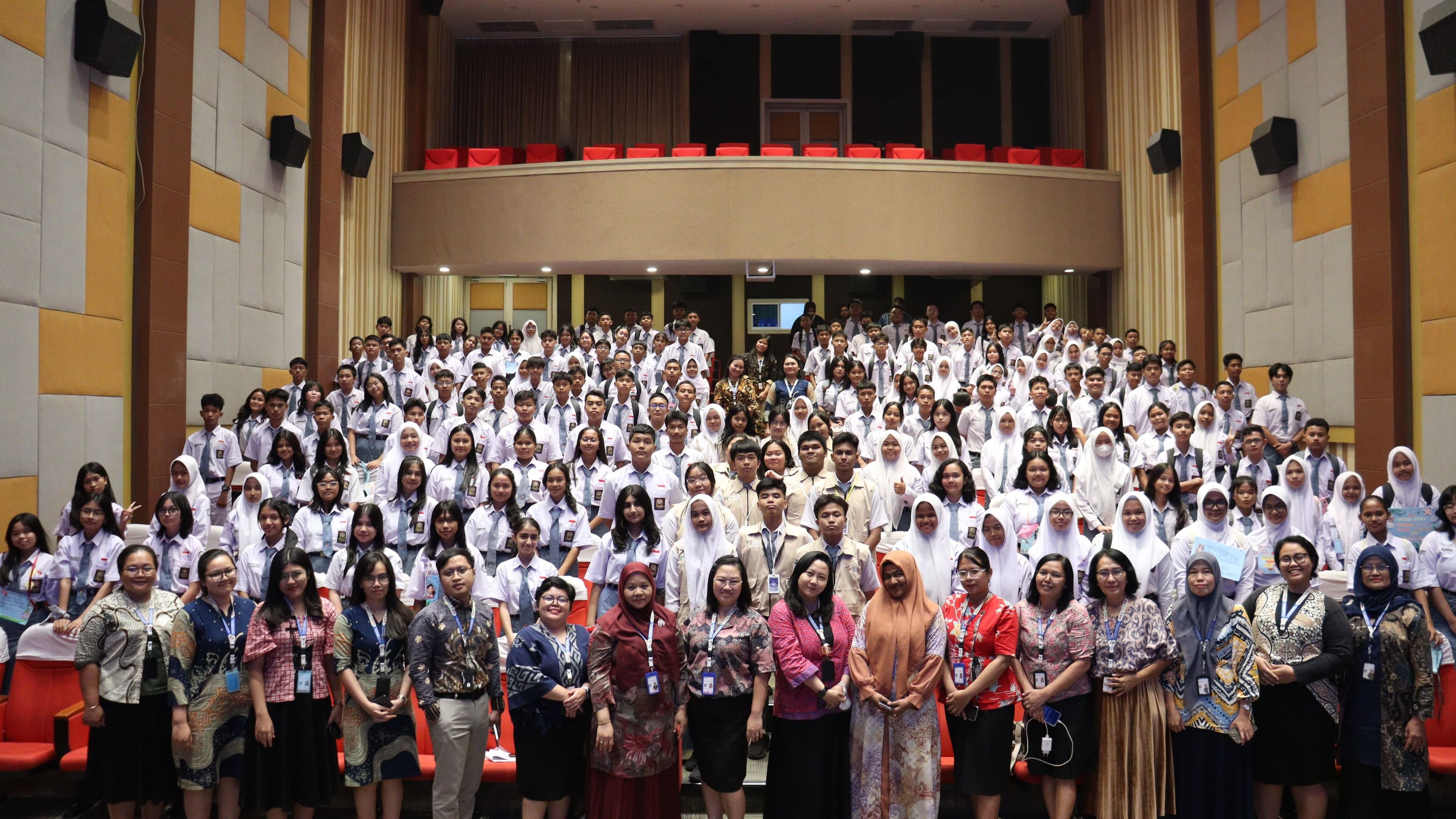 “Let’s Grow Together, Shine Forever” SMA Sultan Iskandar Muda Sambut Siswa Baru Tahun Ajaran 2025/2026